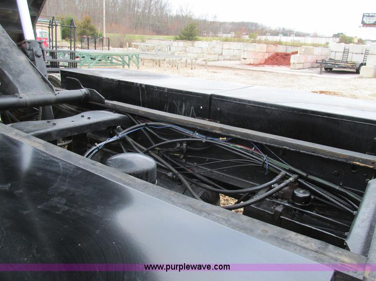 image for item H7687 2000 Ford F750 Super Duty XL Ext. Cab flatbed dump truck