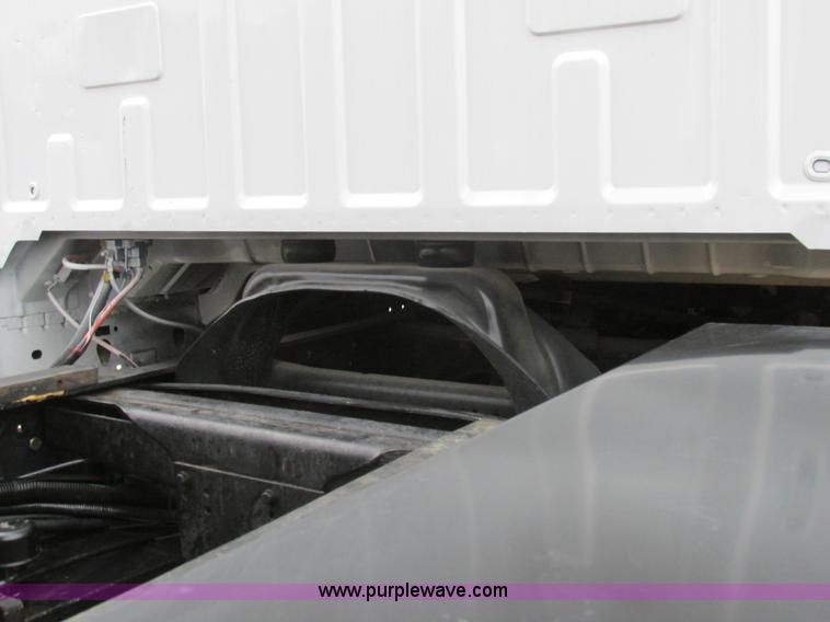 image for item H7687 2000 Ford F750 Super Duty XL Ext. Cab flatbed dump truck