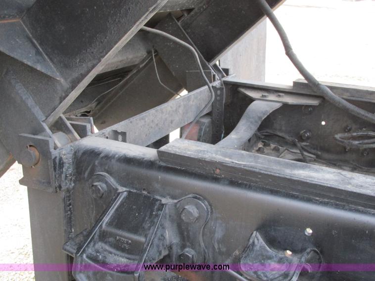 image for item H7687 2000 Ford F750 Super Duty XL Ext. Cab flatbed dump truck