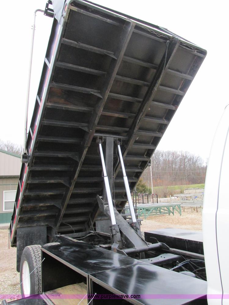 image for item H7687 2000 Ford F750 Super Duty XL Ext. Cab flatbed dump truck