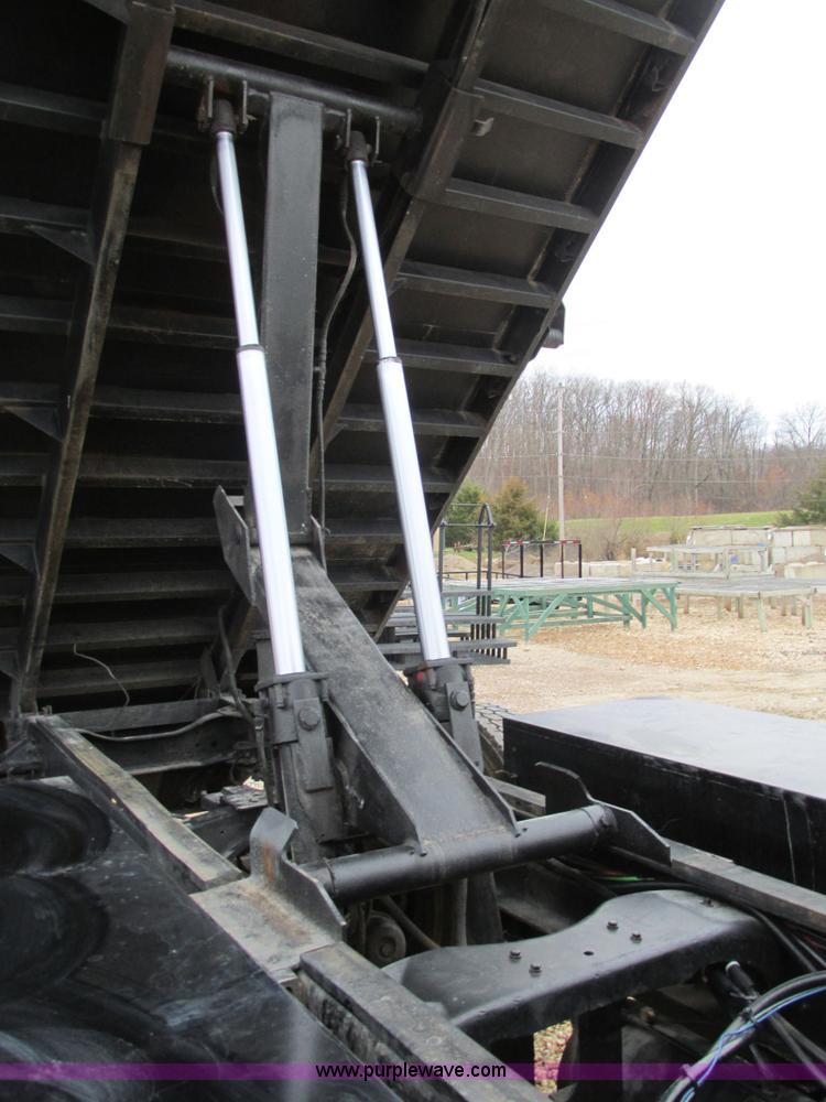 image for item H7687 2000 Ford F750 Super Duty XL Ext. Cab flatbed dump truck