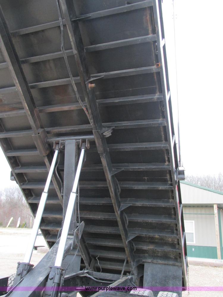 image for item H7687 2000 Ford F750 Super Duty XL Ext. Cab flatbed dump truck