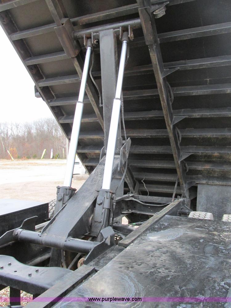 image for item H7687 2000 Ford F750 Super Duty XL Ext. Cab flatbed dump truck