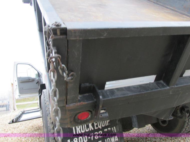 image for item H7687 2000 Ford F750 Super Duty XL Ext. Cab flatbed dump truck