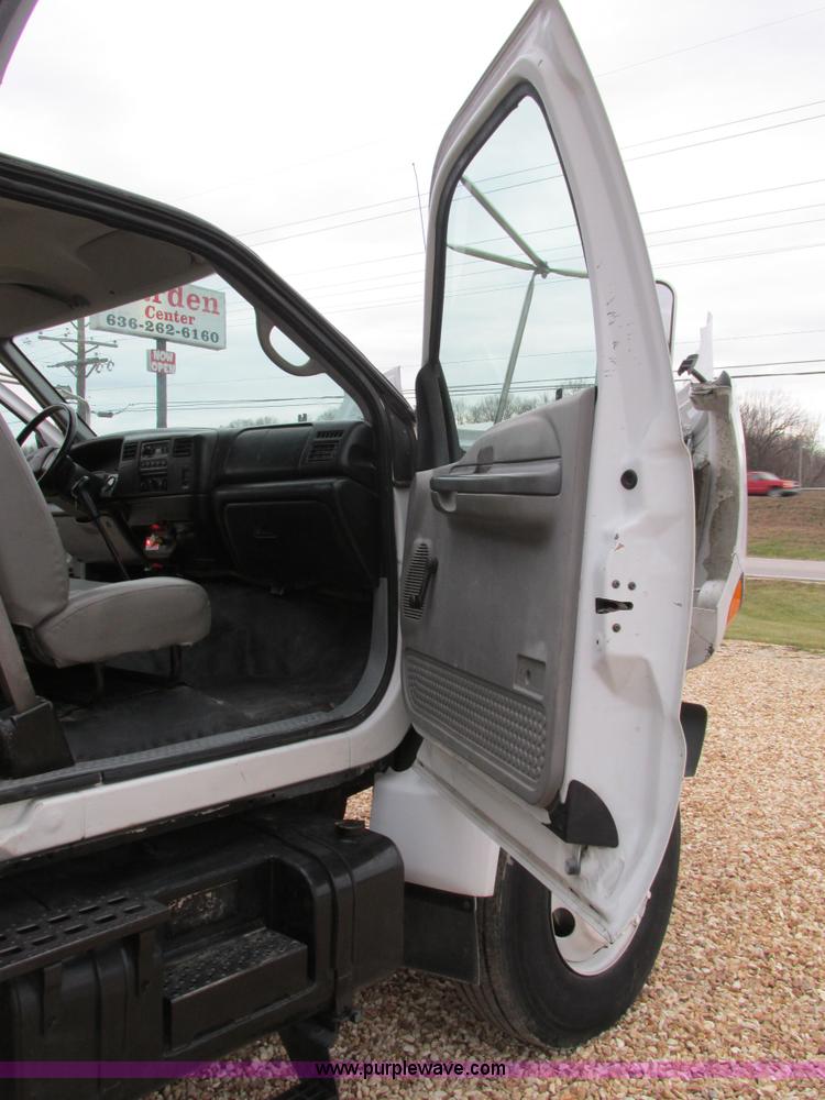 image for item H7687 2000 Ford F750 Super Duty XL Ext. Cab flatbed dump truck