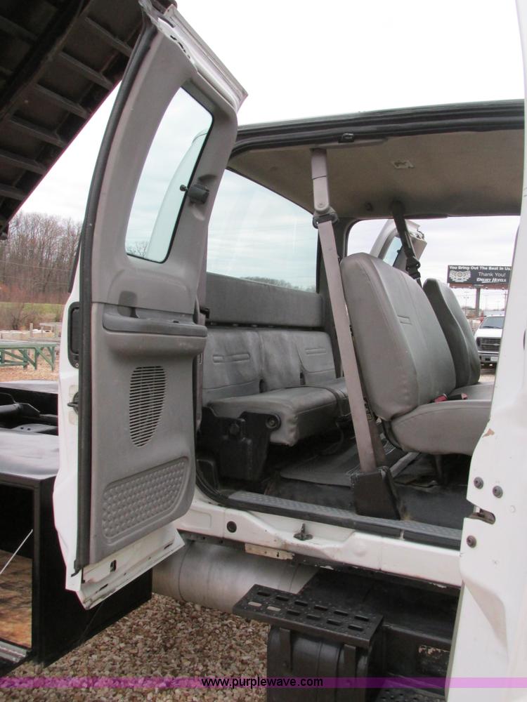 image for item H7687 2000 Ford F750 Super Duty XL Ext. Cab flatbed dump truck