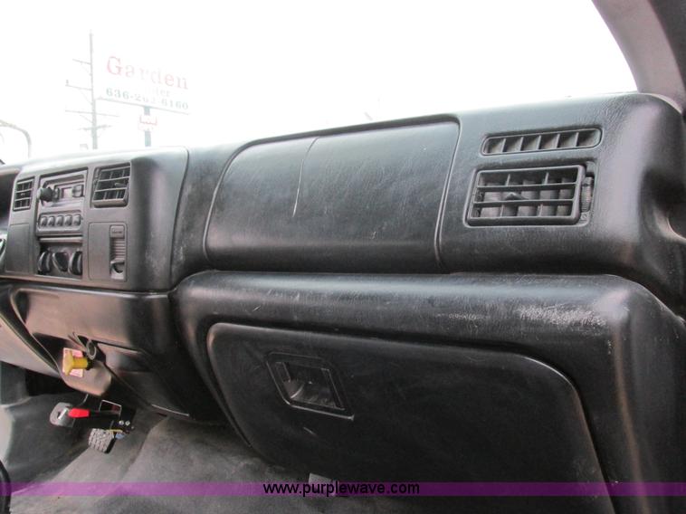 image for item H7687 2000 Ford F750 Super Duty XL Ext. Cab flatbed dump truck