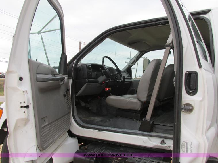 image for item H7687 2000 Ford F750 Super Duty XL Ext. Cab flatbed dump truck