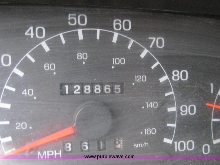 image for item H7687 2000 Ford F750 Super Duty XL Ext. Cab flatbed dump truck