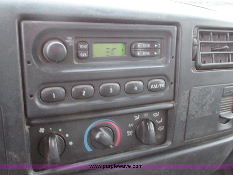 image for item H7687 2000 Ford F750 Super Duty XL Ext. Cab flatbed dump truck