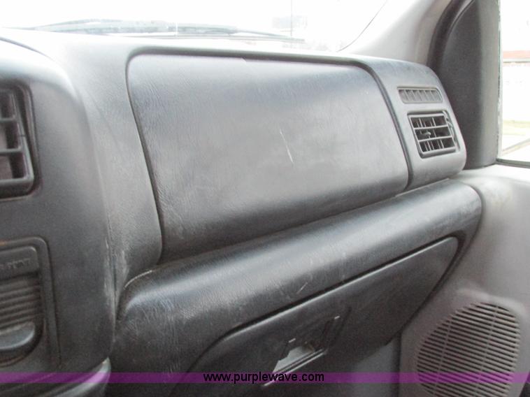 image for item H7687 2000 Ford F750 Super Duty XL Ext. Cab flatbed dump truck