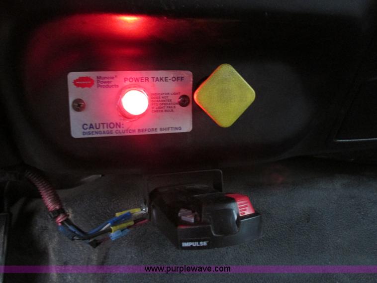 image for item H7687 2000 Ford F750 Super Duty XL Ext. Cab flatbed dump truck