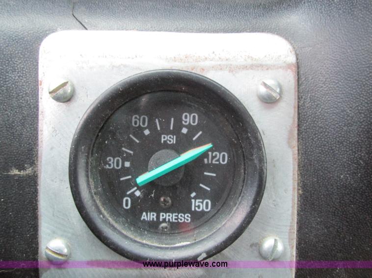 image for item H7687 2000 Ford F750 Super Duty XL Ext. Cab flatbed dump truck