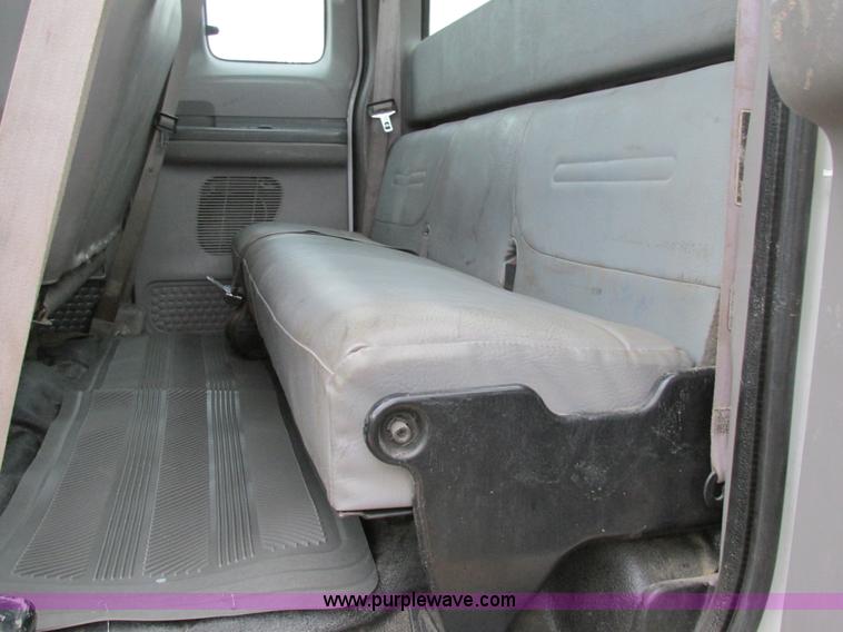 image for item H7687 2000 Ford F750 Super Duty XL Ext. Cab flatbed dump truck