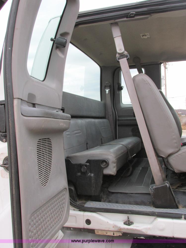 image for item H7687 2000 Ford F750 Super Duty XL Ext. Cab flatbed dump truck