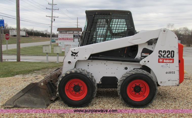 image for item H7689 2005 Bobcat S220 skid steer