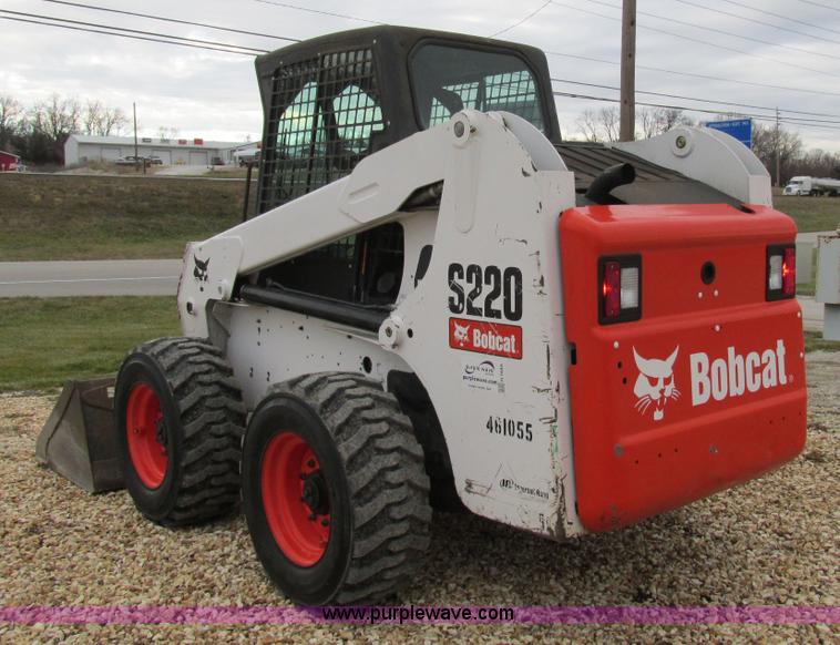 image for item H7689 2005 Bobcat S220 skid steer