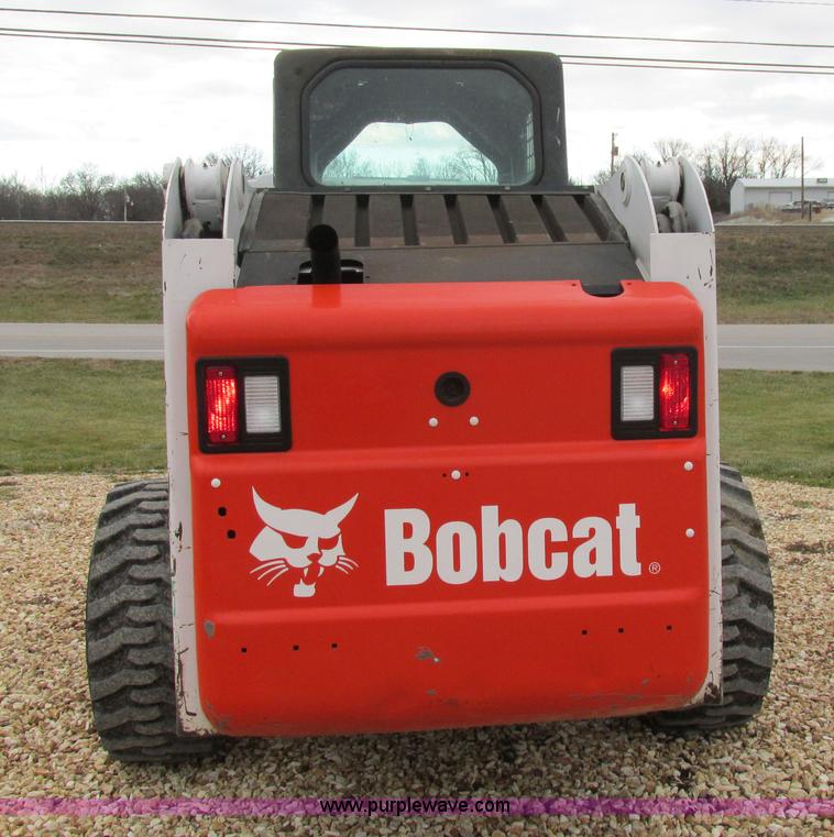 image for item H7689 2005 Bobcat S220 skid steer