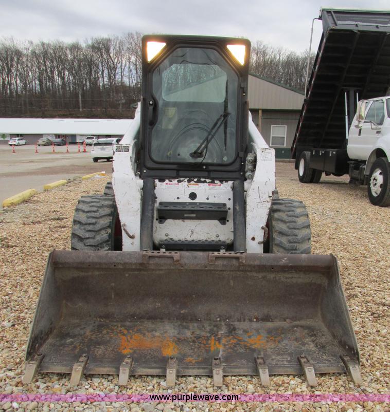 image for item H7689 2005 Bobcat S220 skid steer