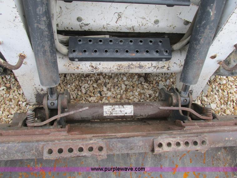 image for item H7689 2005 Bobcat S220 skid steer