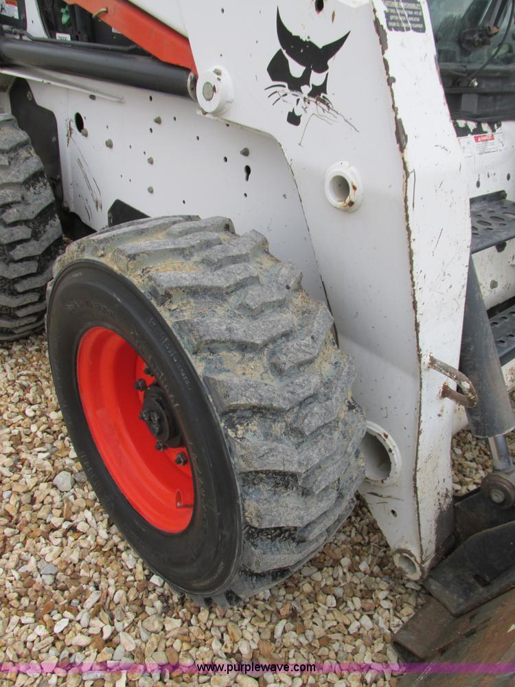 image for item H7689 2005 Bobcat S220 skid steer