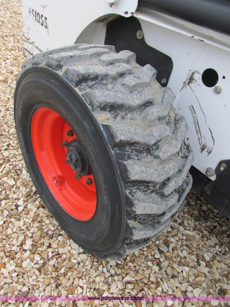 image for item H7689 2005 Bobcat S220 skid steer