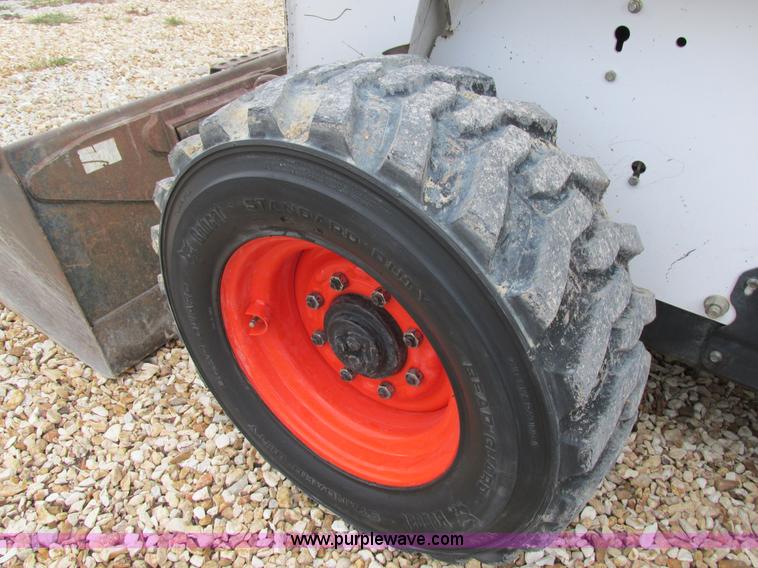 image for item H7689 2005 Bobcat S220 skid steer