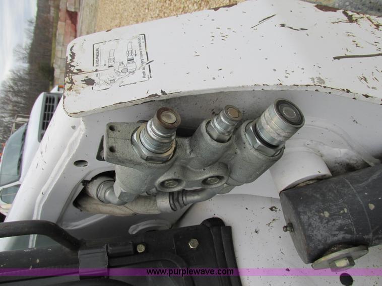 image for item H7689 2005 Bobcat S220 skid steer