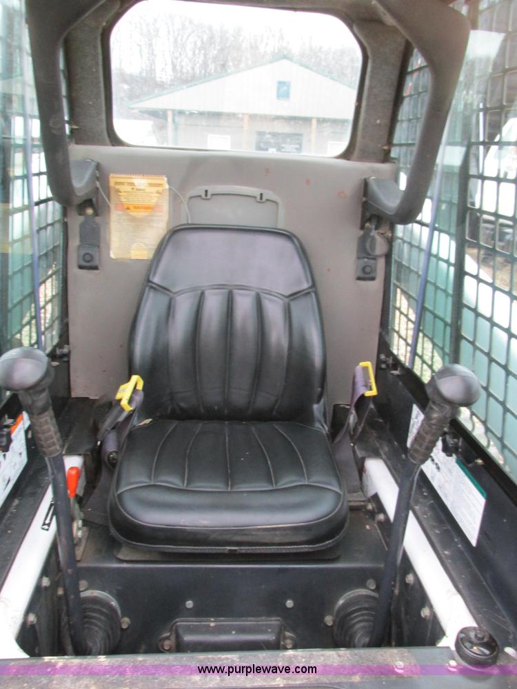 image for item H7689 2005 Bobcat S220 skid steer