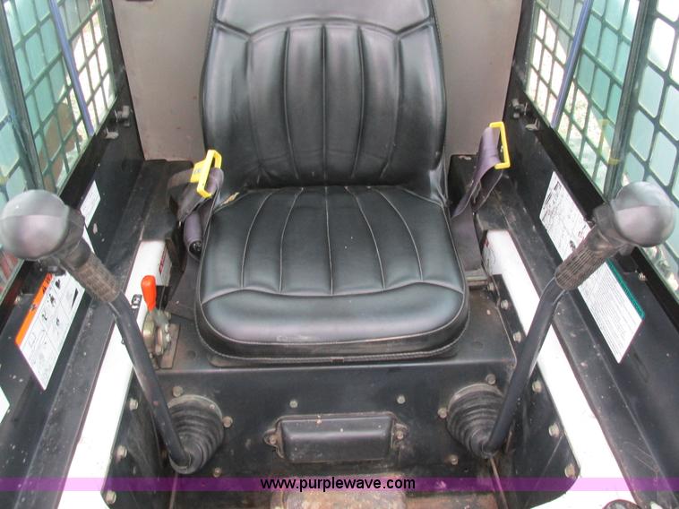 image for item H7689 2005 Bobcat S220 skid steer