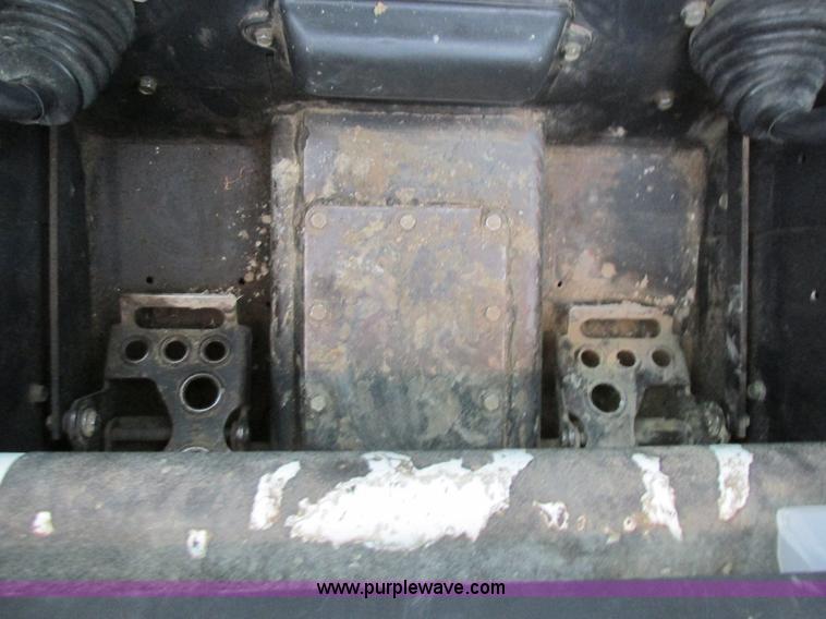 image for item H7689 2005 Bobcat S220 skid steer