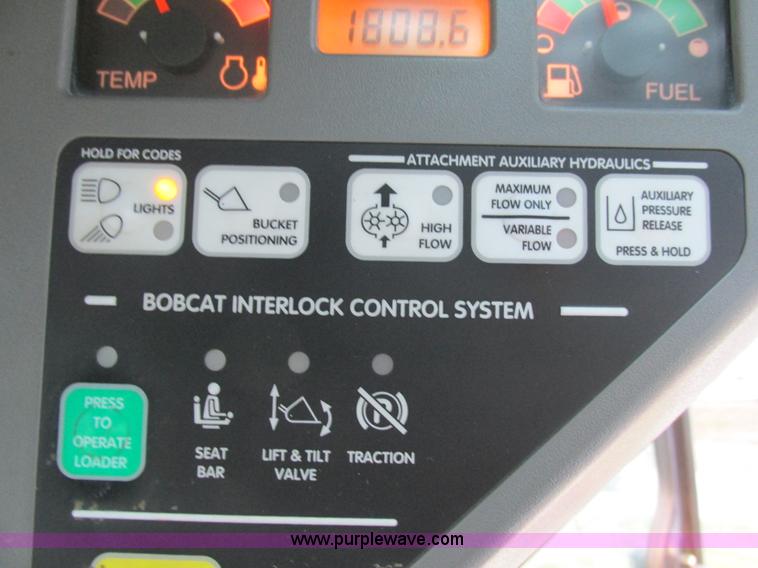 image for item H7689 2005 Bobcat S220 skid steer