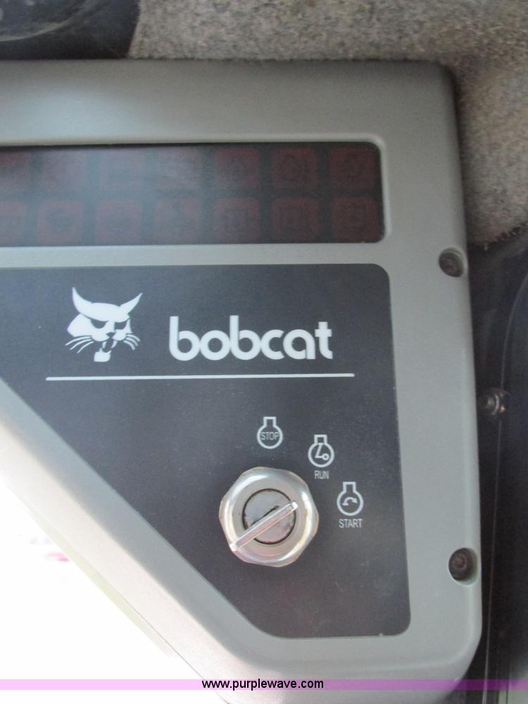 image for item H7689 2005 Bobcat S220 skid steer