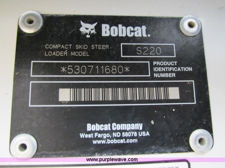 image for item H7689 2005 Bobcat S220 skid steer
