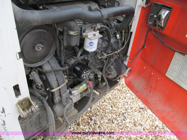 image for item H7689 2005 Bobcat S220 skid steer