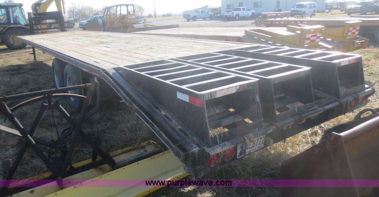image for item I2133 2000 Elite gooseneck trailer