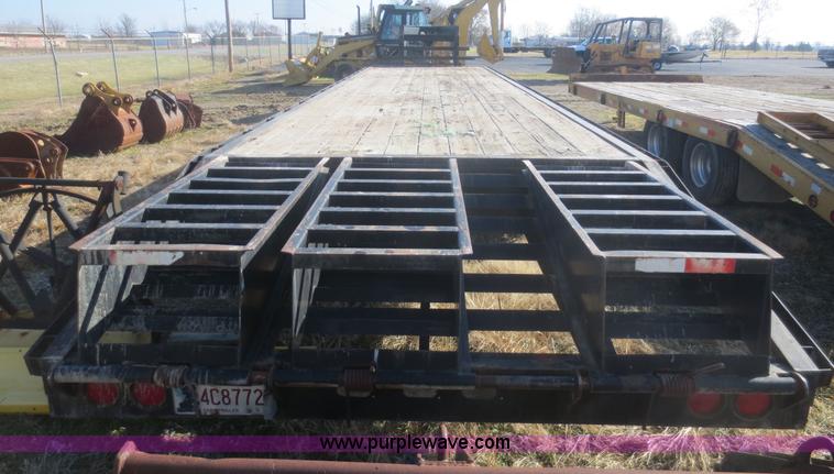 image for item I2133 2000 Elite gooseneck trailer