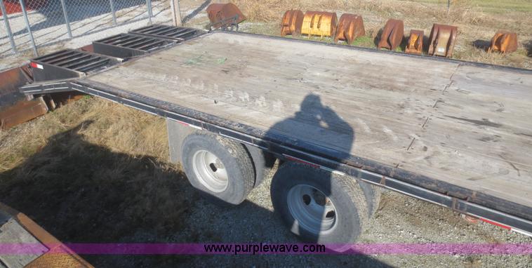 image for item I2133 2000 Elite gooseneck trailer