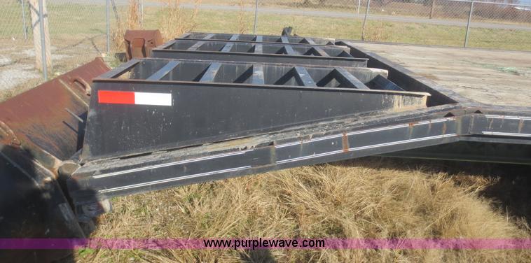 image for item I2133 2000 Elite gooseneck trailer