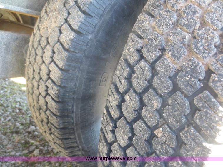 image for item I2133 2000 Elite gooseneck trailer