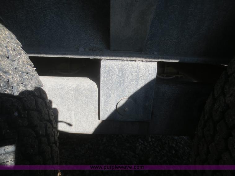 image for item I2133 2000 Elite gooseneck trailer