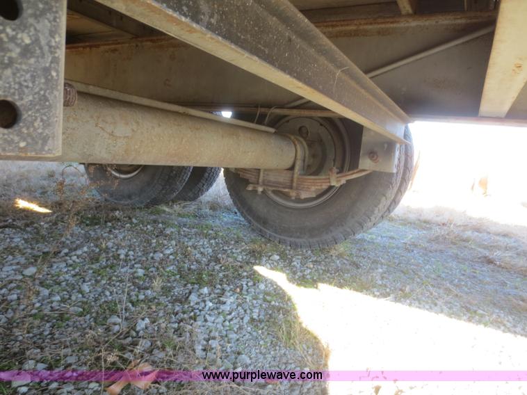 image for item I2133 2000 Elite gooseneck trailer