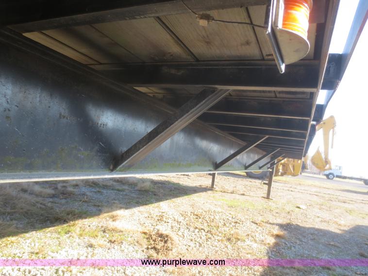 image for item I2133 2000 Elite gooseneck trailer