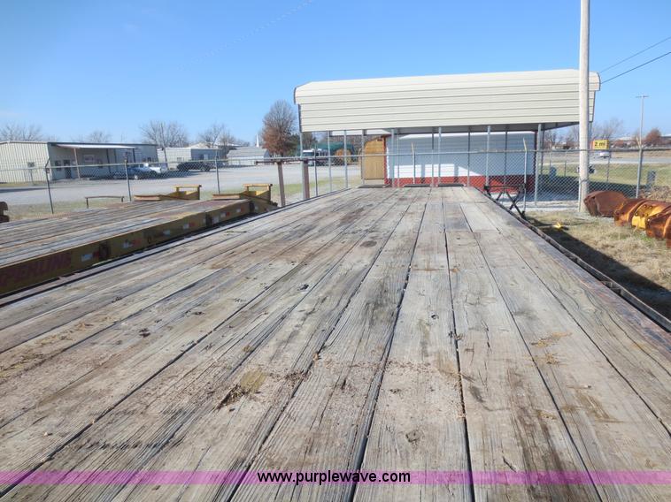 image for item I2133 2000 Elite gooseneck trailer