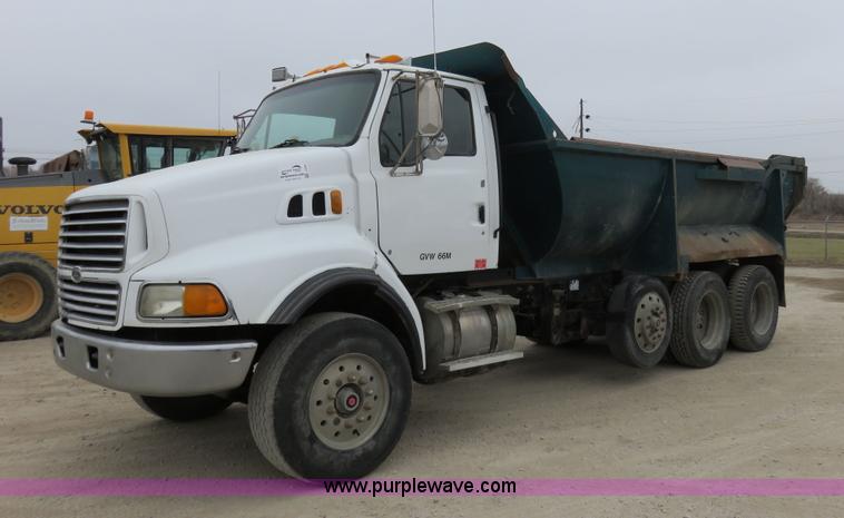 image for item I2399 1998 Ford HLT9513 dump truck