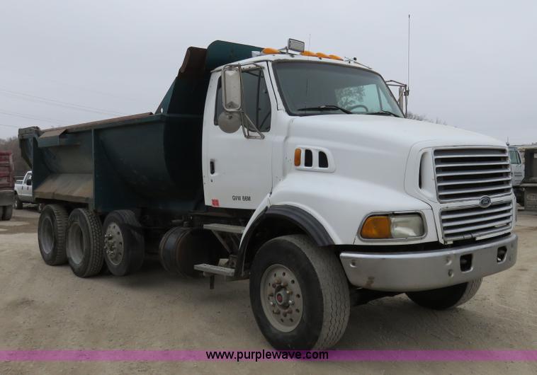 image for item I2399 1998 Ford HLT9513 dump truck