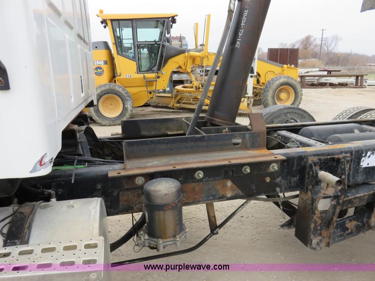 image for item I2399 1998 Ford HLT9513 dump truck