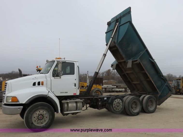 image for item I2399 1998 Ford HLT9513 dump truck