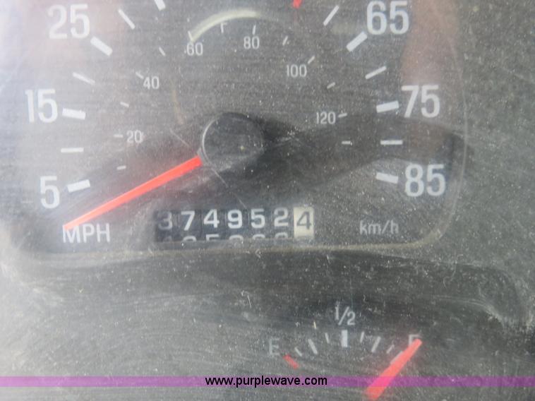 image for item I2400 1999 Sterling LT8511 dump truck