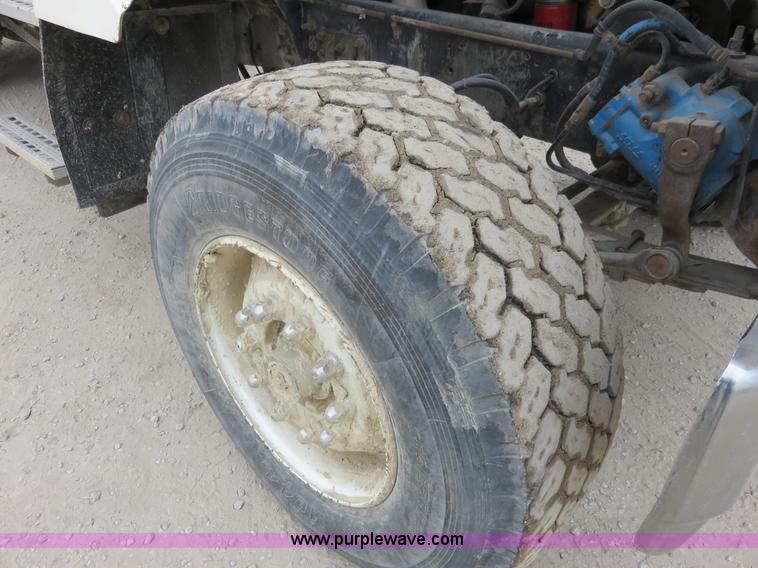 image for item I2400 1999 Sterling LT8511 dump truck